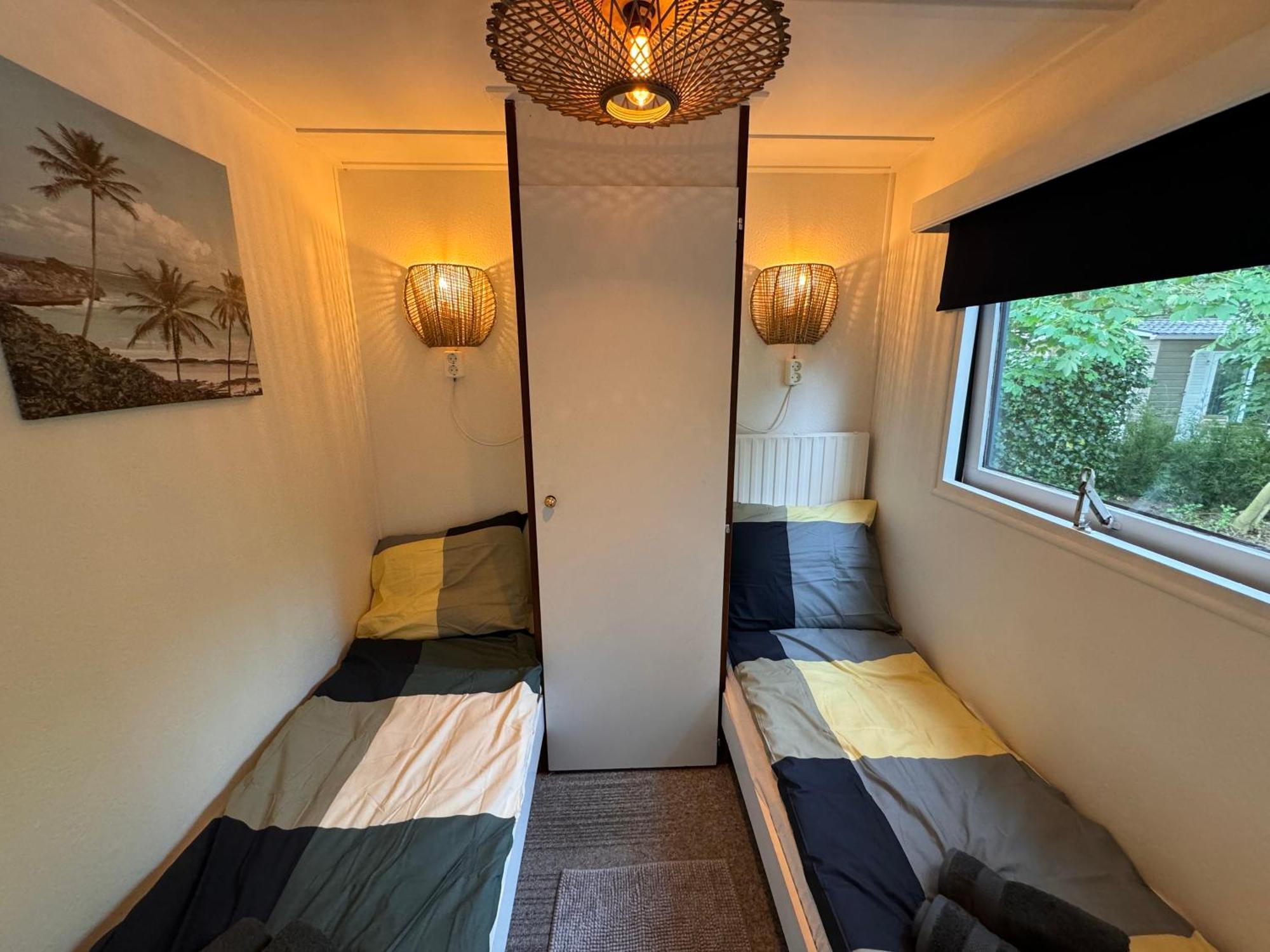 Ruim En Luxe Chalet Privetuin - Park 'De Ijsvogel' Apartamento Voorthuizen Exterior foto